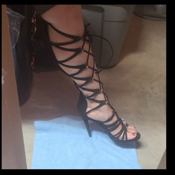 Black lace up boot - Picture 2 of 5